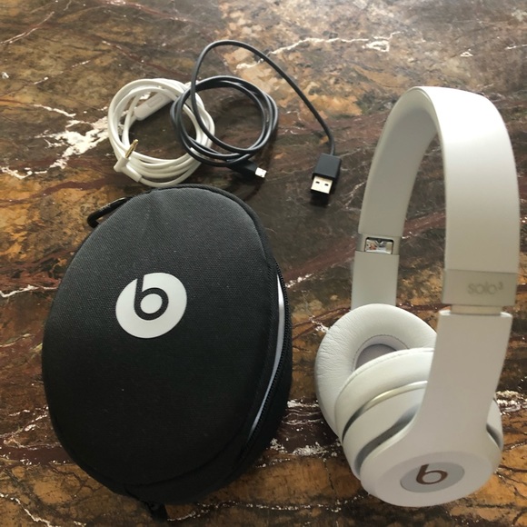 Beats Solo 3 Headphones - Picture 1 of 2